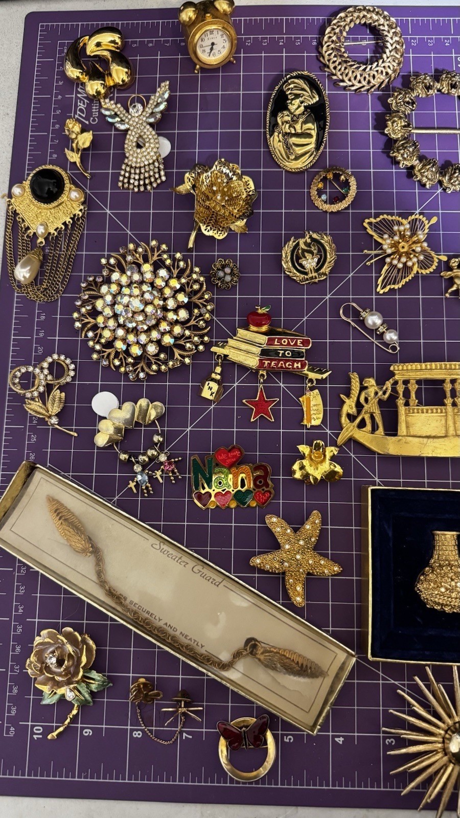 Vintage Costume Gold tone Mix Metals 28 Pieces Brooch Lot