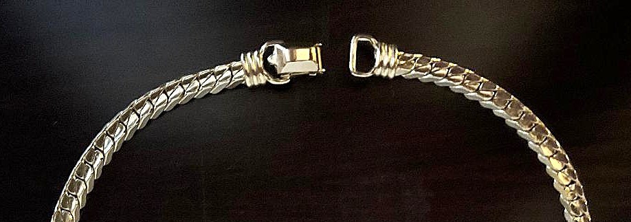 Original Vintage CORO Pegasus Gold Tone Necklace. 15.75″ 1950s. Item #410