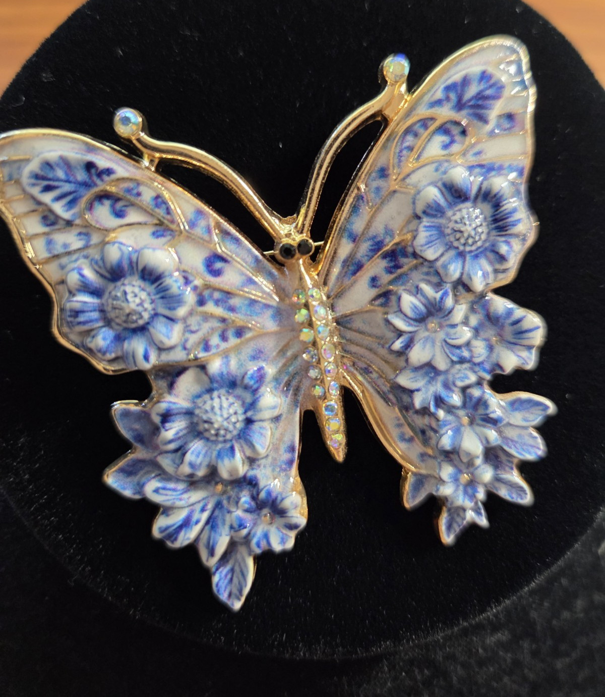 Blue Butterfly Brooch Gorgeous 3D Art Gold Tone & Rhinestones in Pink Gift Pouch