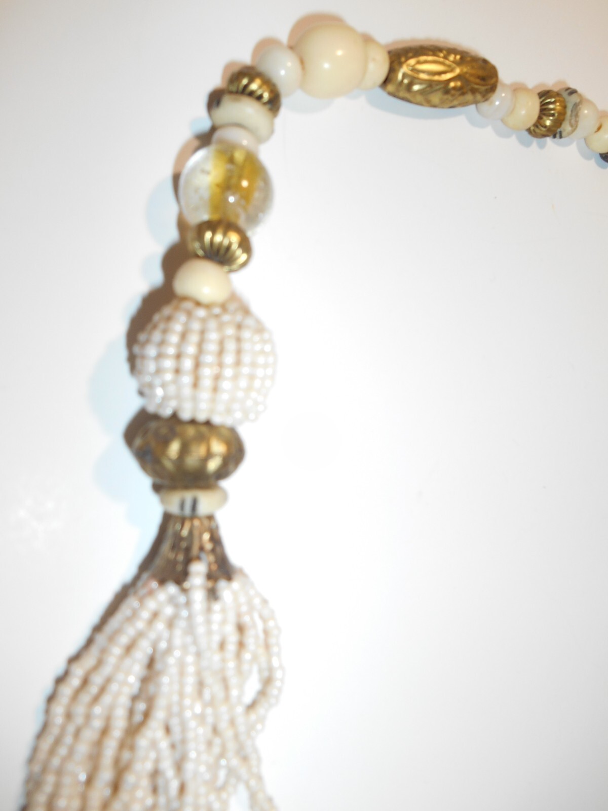 VTG AVENUE Multi Strand Beige Glass Micro Bead Bone Stone & Metal Necklace 28″