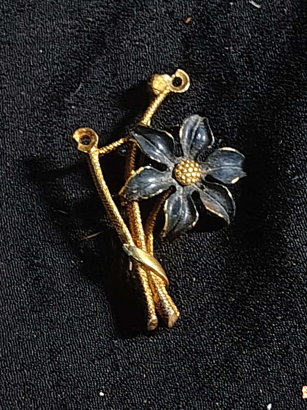 Vintage Gold Black Flower Brooch Pin Metal Fashion Jewelry Unisex Adults