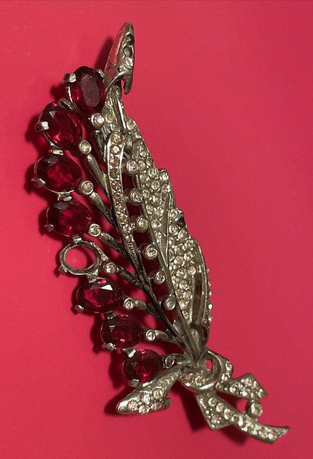 VINTAGE UNSIGNED RUBY RED GLASS RHINESTONE FEATHER XL PIN BROOCH MISSING STONES
