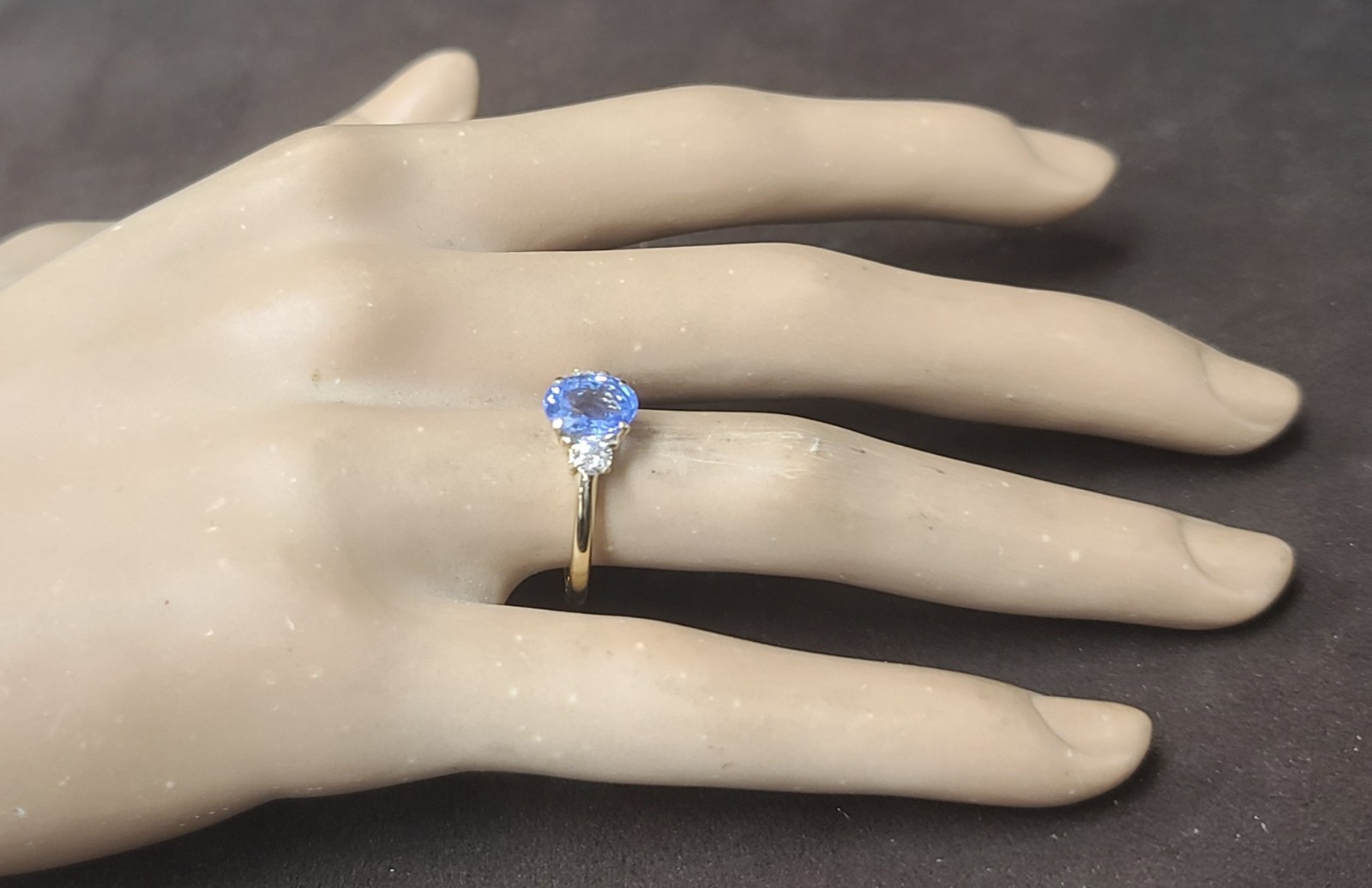 Vintage 14K Yellow Gold Engagement ring 1.55ct.Natural Blue Sapphire Oval Cut