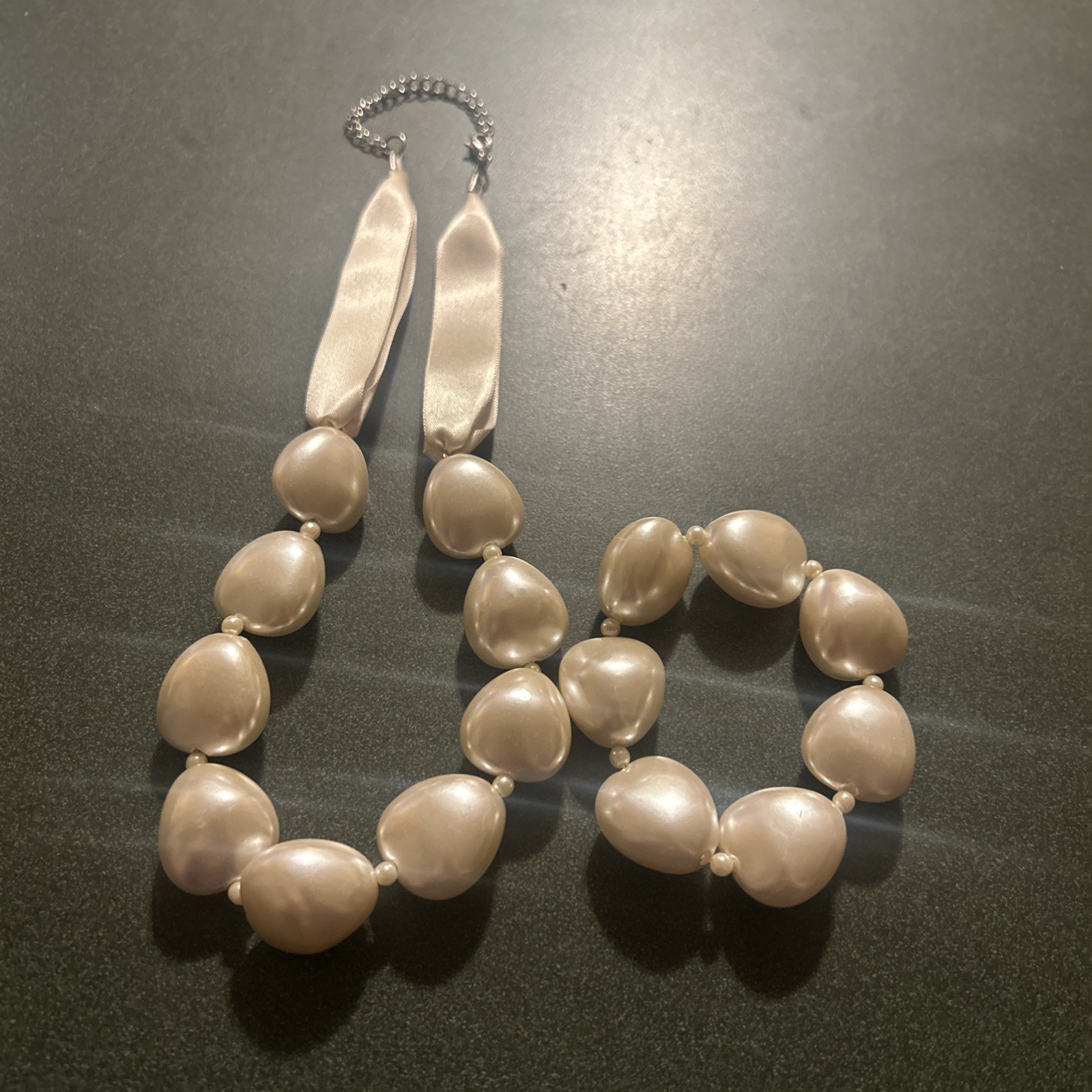 Stunning vintage 20in chunky Faux Pearl Bead necklace w/ chunky pearl bracelet