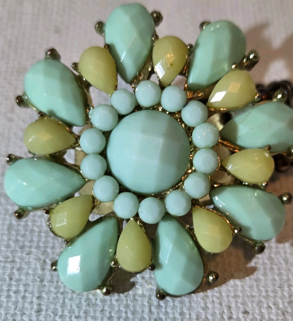 VTG Flower Ring Adjustable Faceted Acrylic Light Blue Green Chunky Glam Gold Set