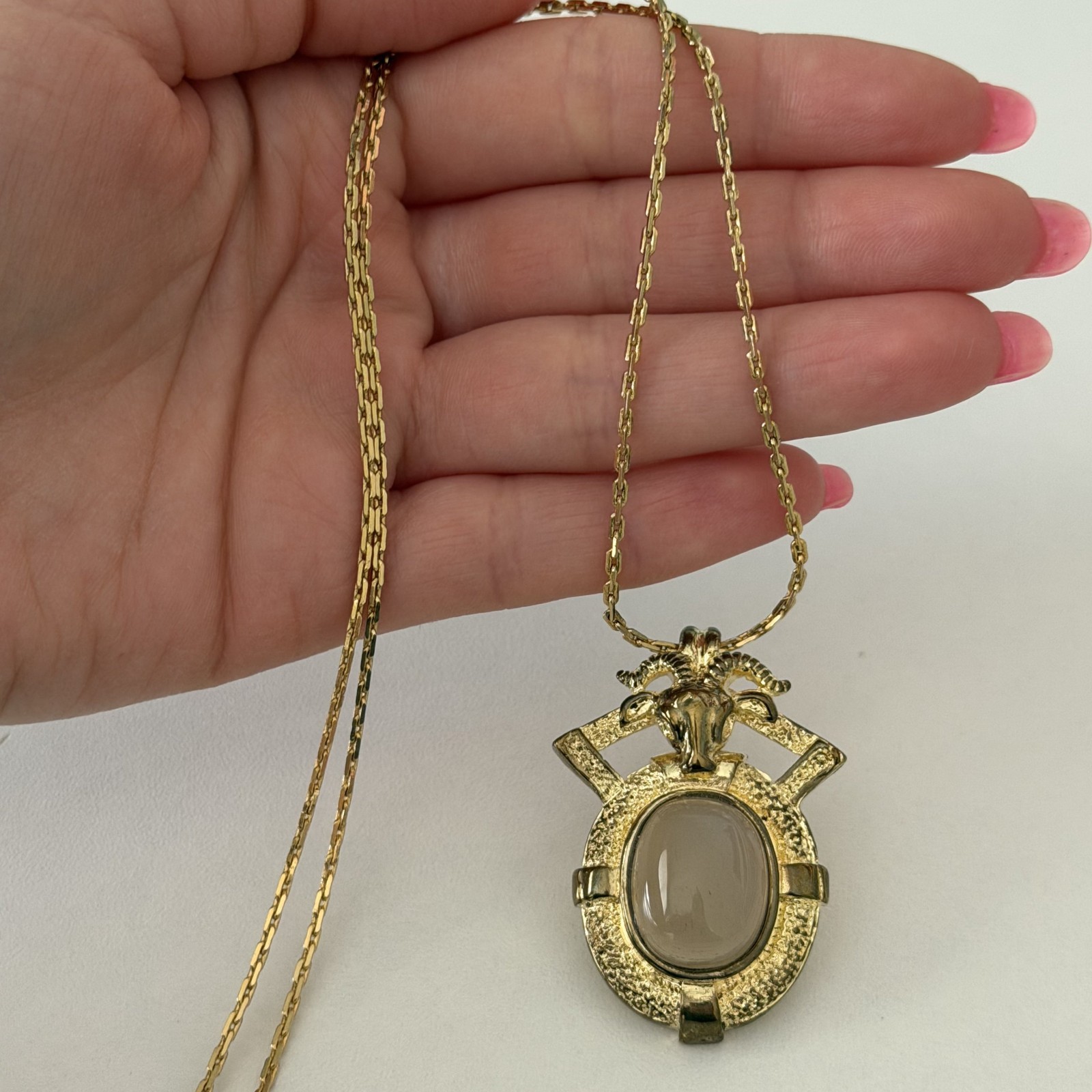 Vintage Opaline Glass Cabochon Aries Ram Pendant Gold Tone Necklace 24″