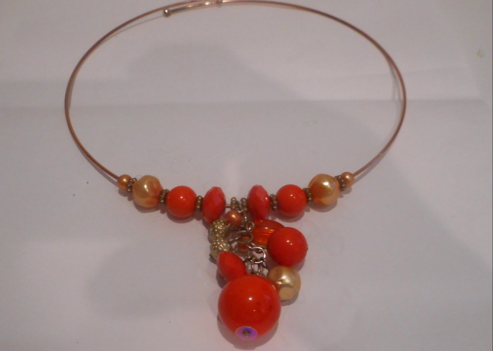 Vtg Coral Lucite,Faux Baroque Pearls & Gold Tone Beads,Neck Wire Choker Necklace
