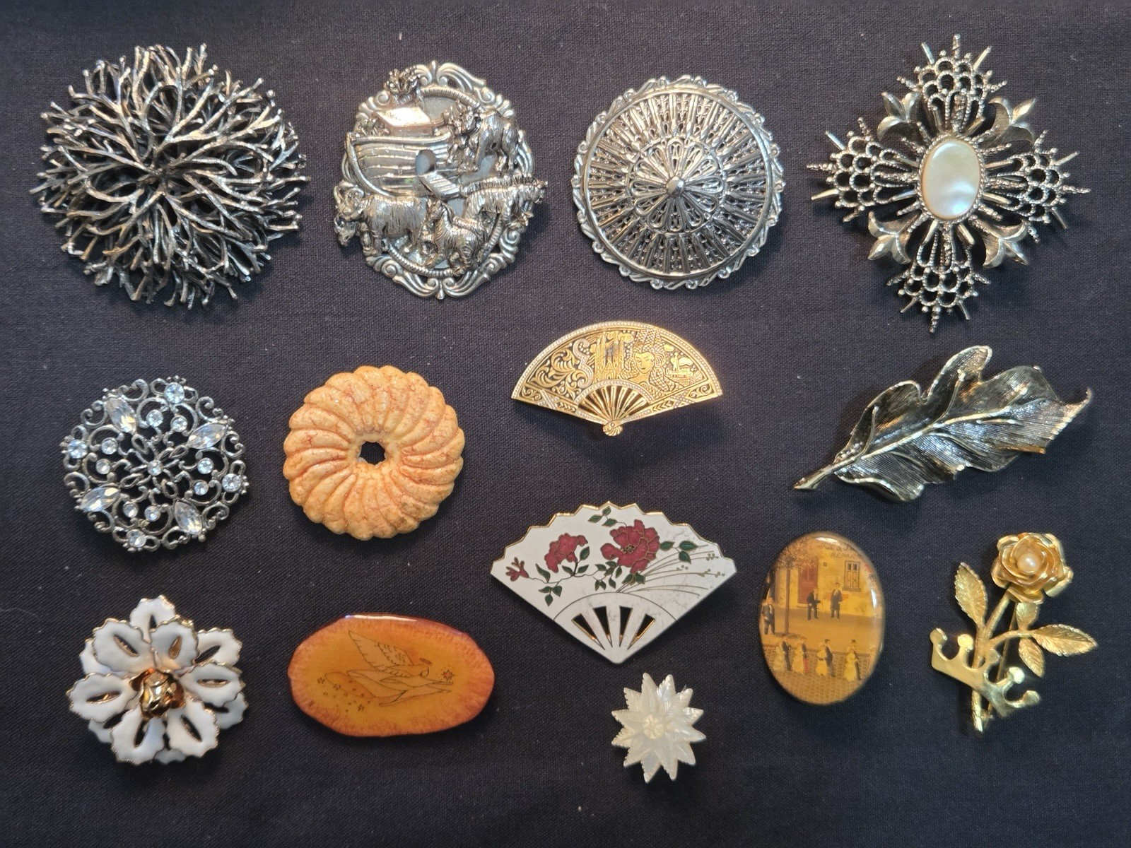 Lot of 14 Vintage Brooches Including Silvertone, Fans, Florals….unbranded