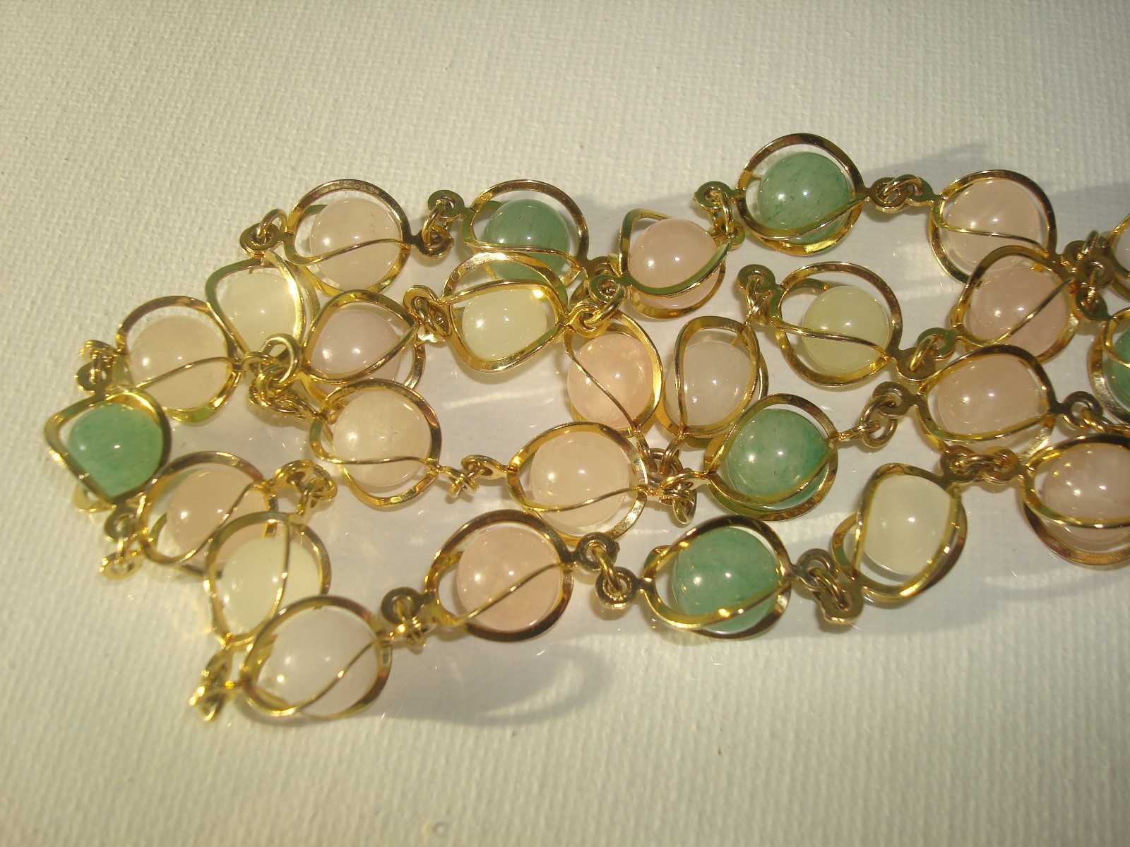 VINTAGE SEMI PRECIOUS GEMSTONE NECKLACE WIRE WRAP/CAGED PASTEL PINK,GREEN, 33″L