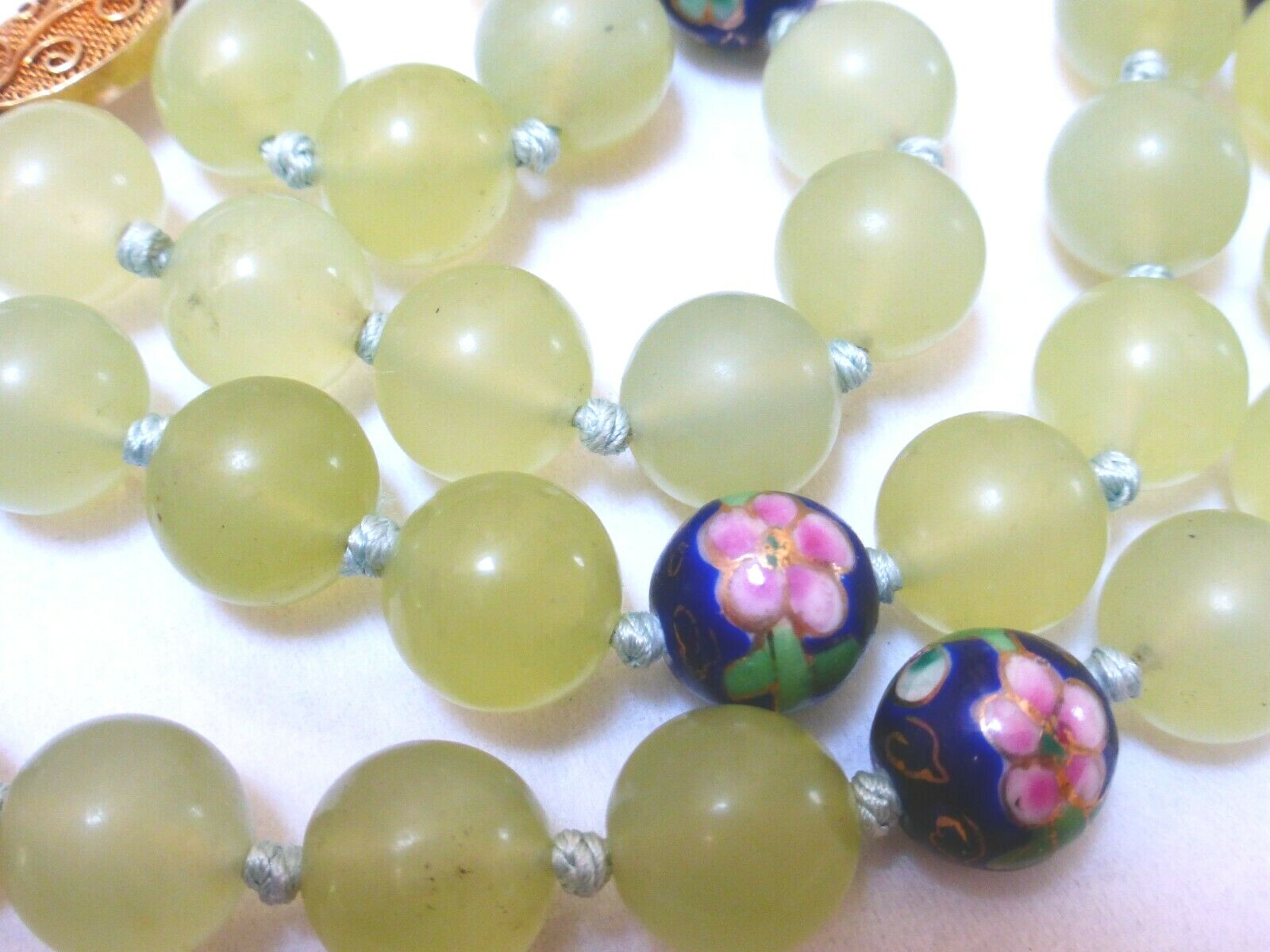 CHINESE VINTAGE CLOISONNE JADE 12mm BEADED NECKLACE, SILVER CLASP
