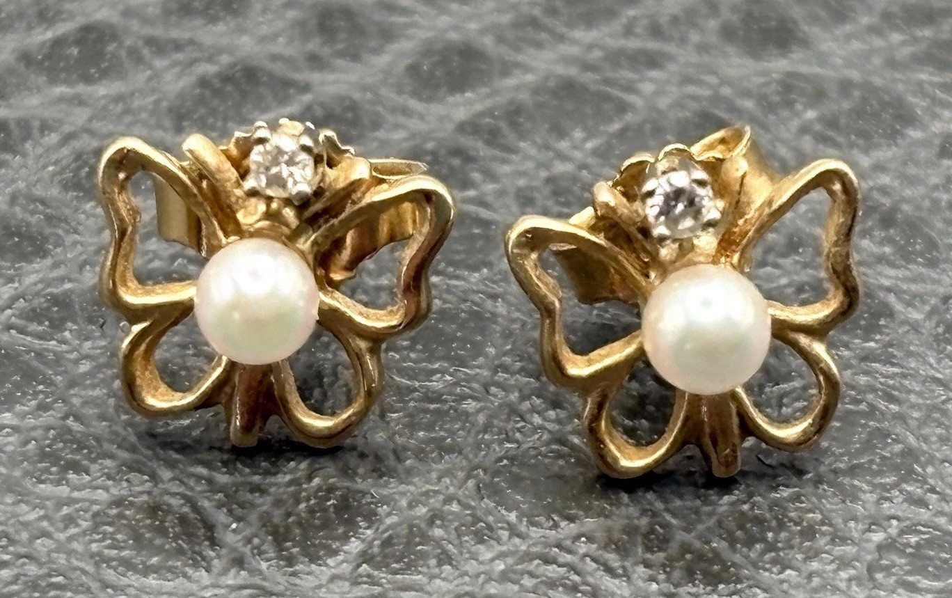Vintage Solid 14K Yellow Gold Pearl Genuine Diamond Butterfly Stud Earrings