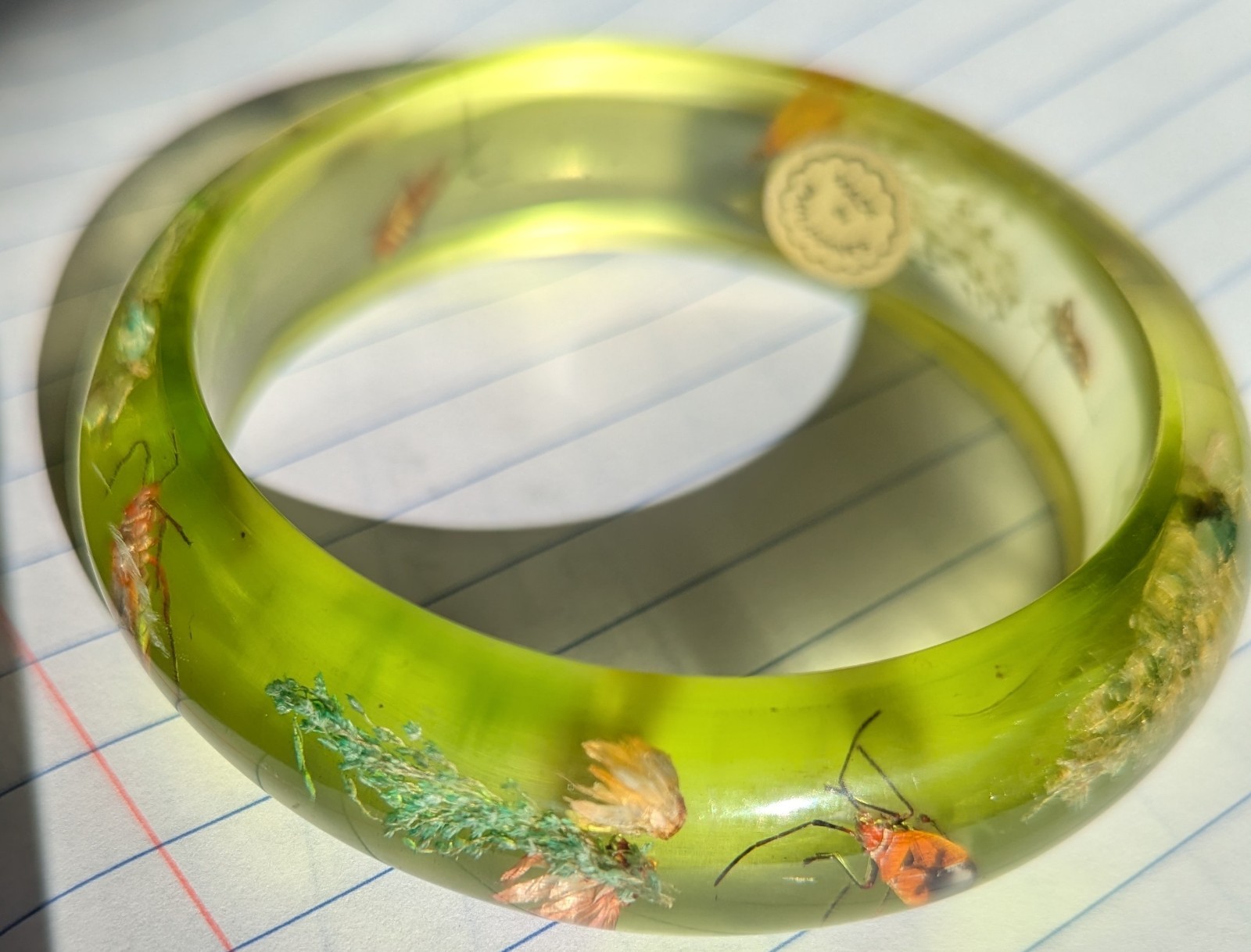 VINTAGE LUCITE BUG ANT INSECT BOTANICAL BANGLE BRACELET ORIG GOLD FOIL STICKER
