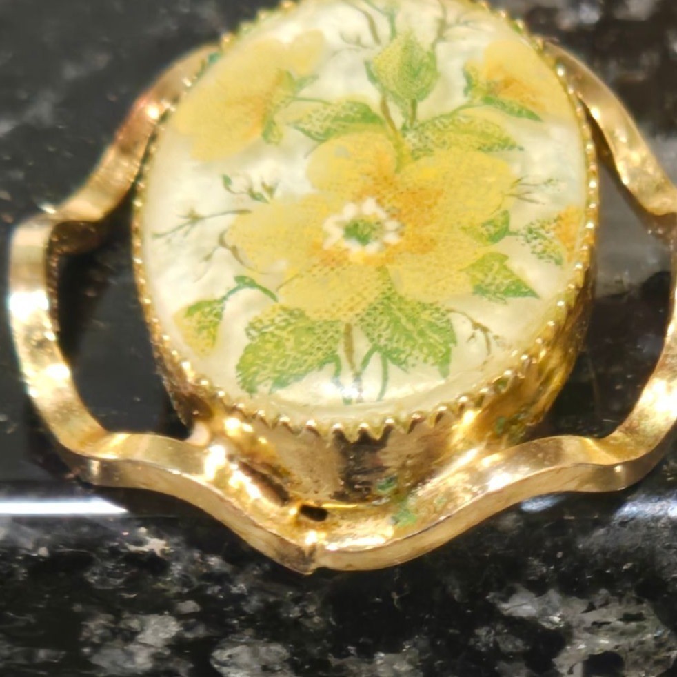Vintage Flower Pendant Domed Cabochon Gold Tone Mid Century yellow floral art