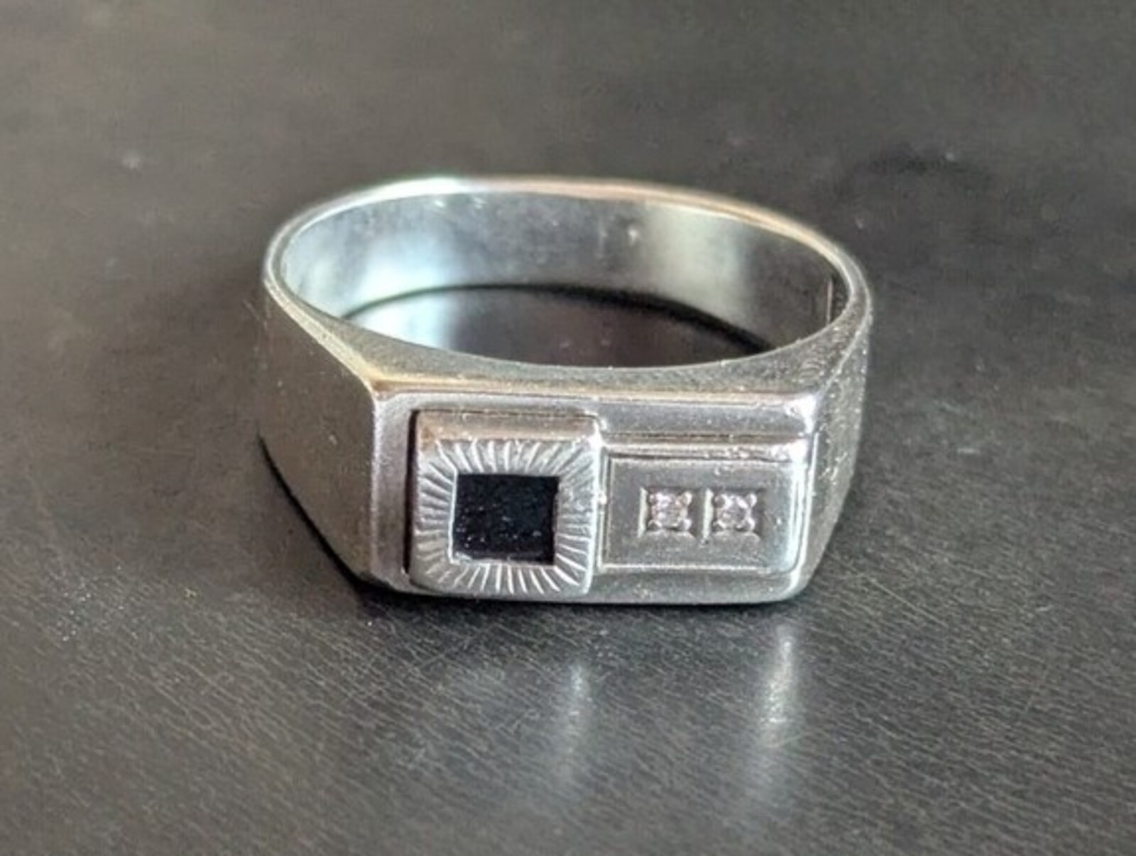 Vintage men’s signet ring sterling silver 925 Size 11.5 wt. 5.4 g.