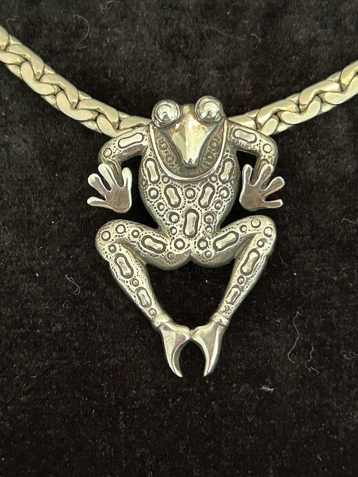 Sterling Silver Tree Frog Pendant 7.6 Grams 1.5 Inches Tall Vintage Jewelry