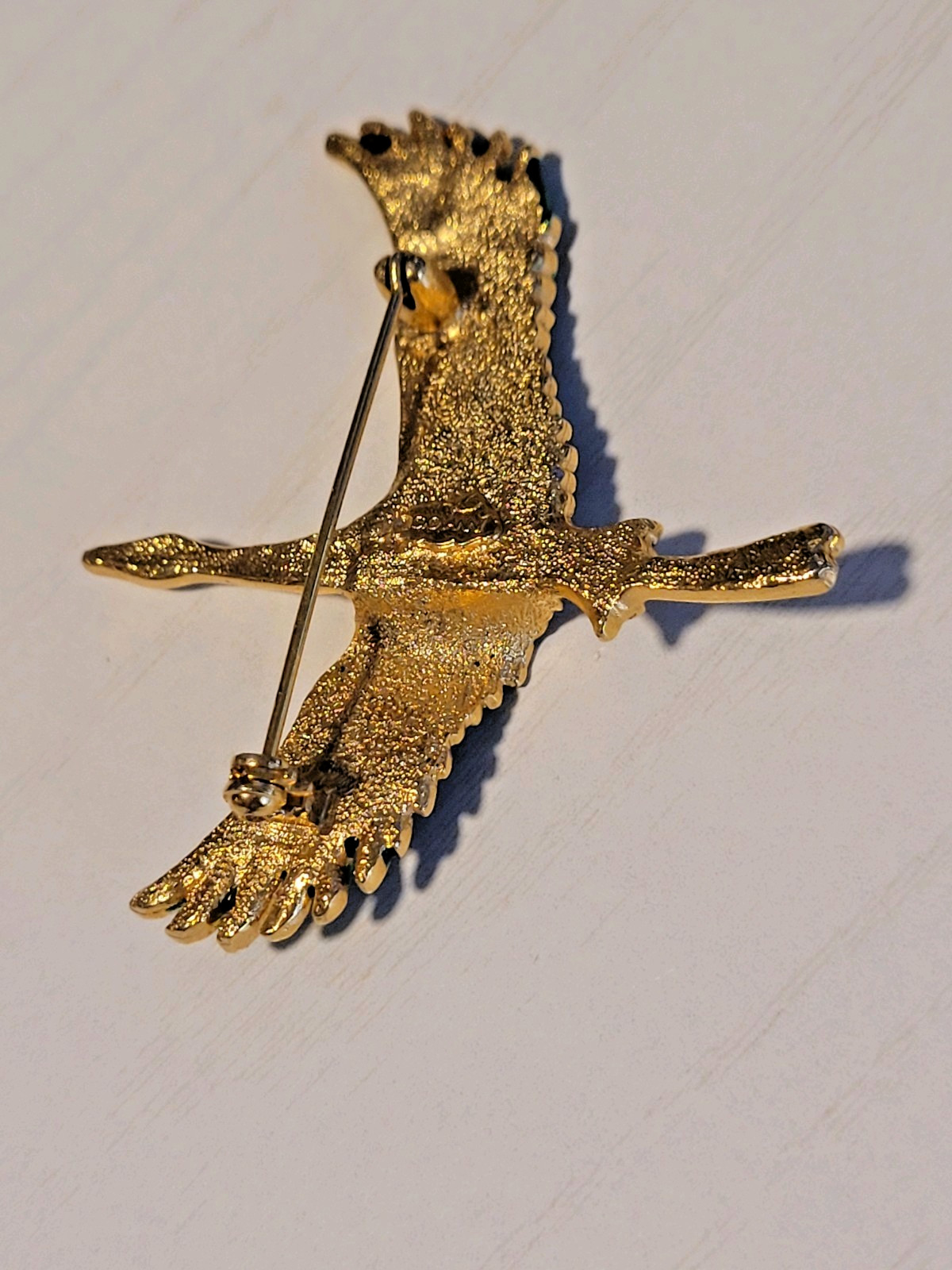Vtg Giovanni Signed Stork Bird in Flight Gold Plated Enamel Clear Crystal Brooch