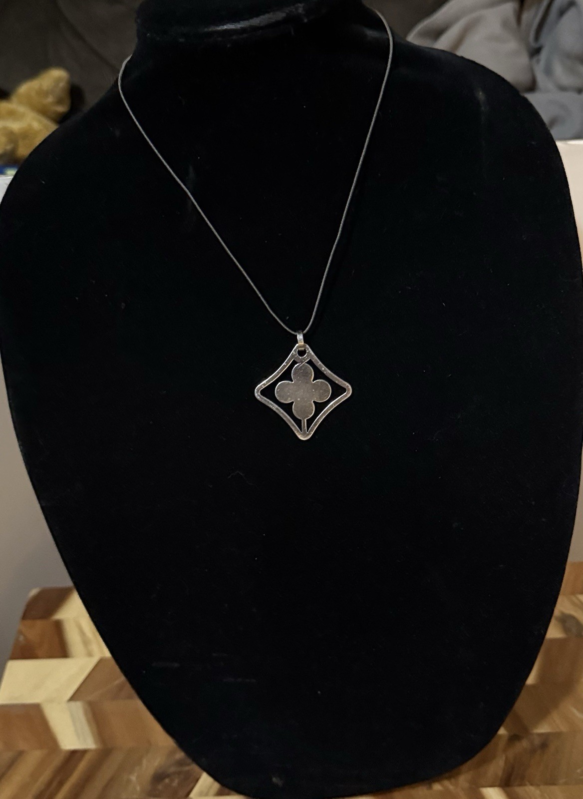 Vintage Quatrefoil 4-Leaf Good Luck Necklace Charm Nickel Free Stainless Steel