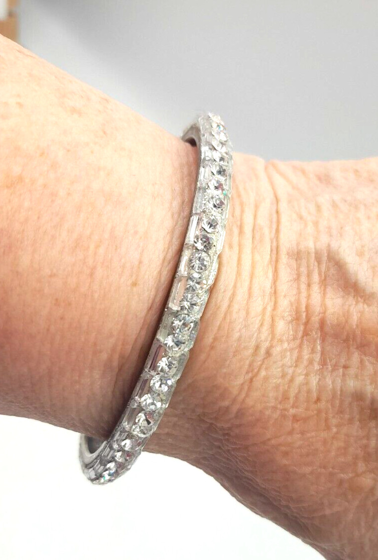 Vintage Beautiful Bright Rhinestone Bling Bangle Bracelet Fits Size 7-7.5″