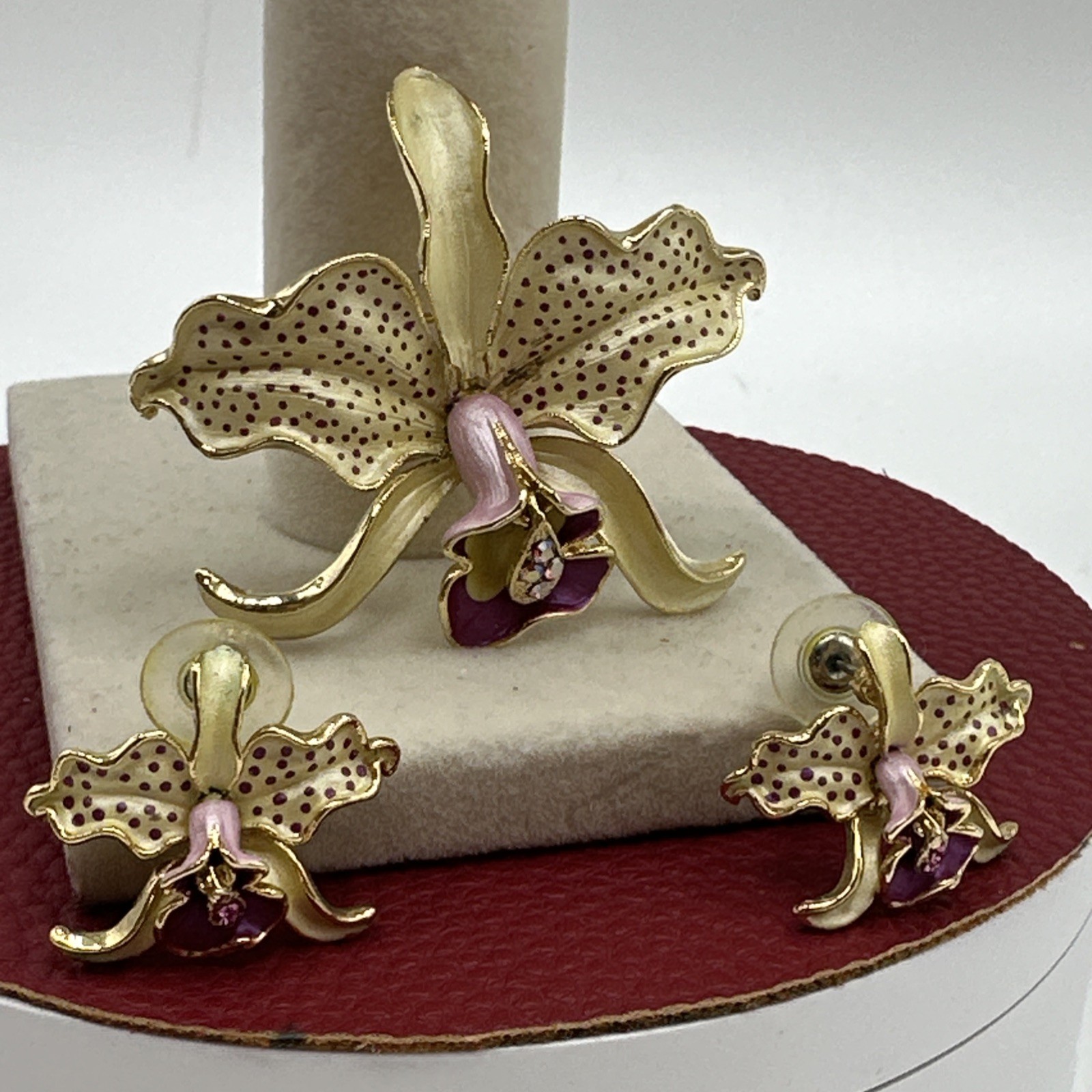 RUCCINI Vtg Orchid Set of Brooch and Earrings. See pics.