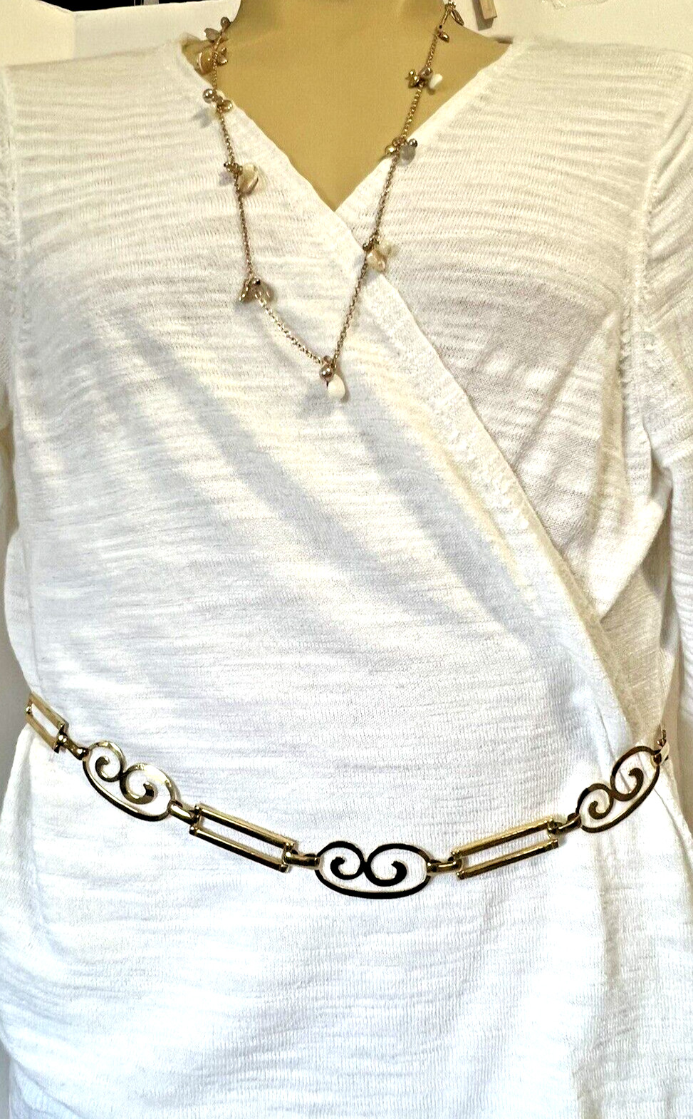 LOT OF 2 NECKLACES GOLD TONE CHAPS VINTAGE CHAIN/BELT MOTHER OF PEARL 32-36 IN