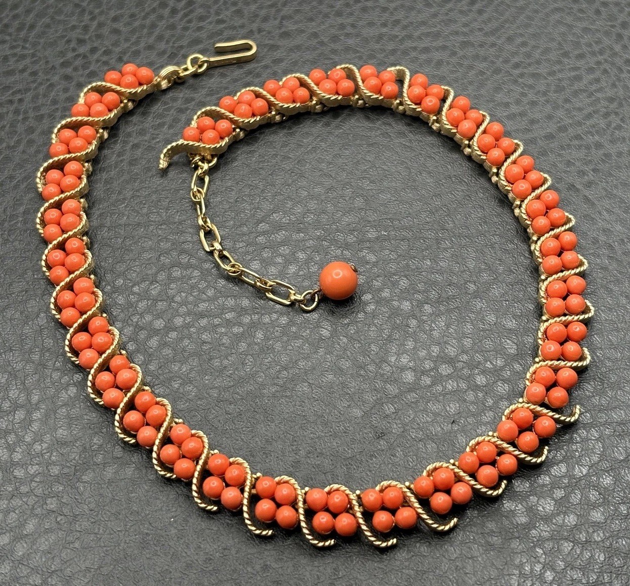 Vintage Trifari Samara C.1964 Gold Tone Faux Coral Bead Choker Necklace EXC!!