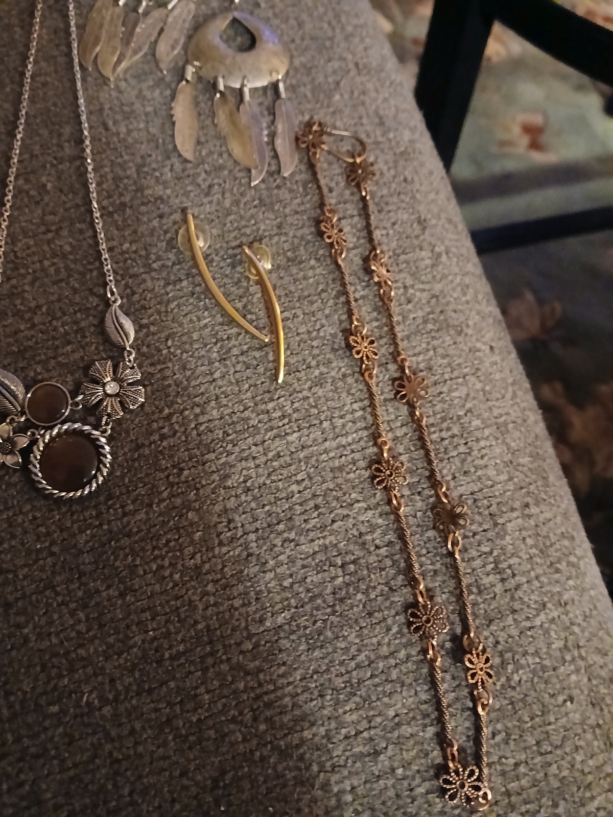 Vintage jewelry lot, Rings, Bracelets, Necklaces , Watches, earrings etc. 21 pc.