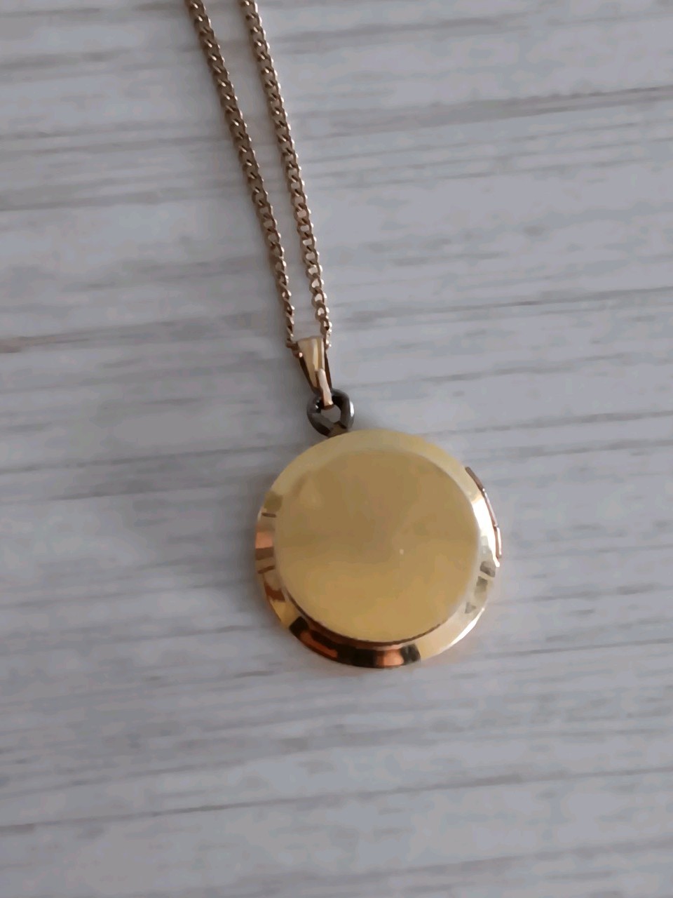 A&Z 1/20th 12k GF Gold Filled Round Locket Necklace Etched Shield Design 18″