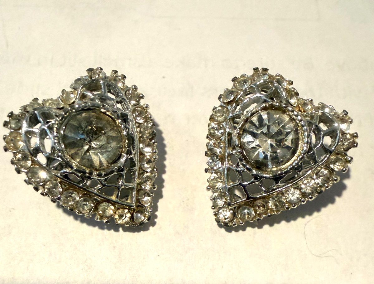 Vintage Set of 2 Sparkly Clear Rhinestone Silver Heart Brooch Pin .75″ Long Each