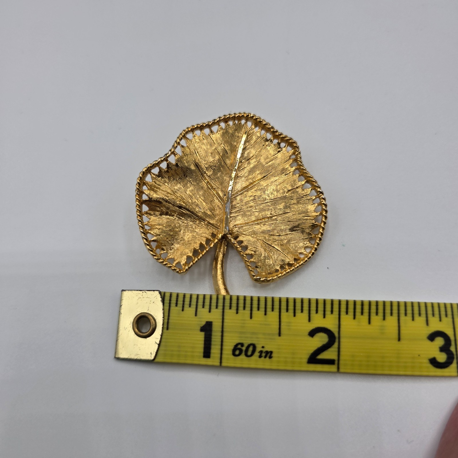 Vintage BSK Unisex Adult Gold Tone Leaf Brooch Pin Signed 2.2″X1.8″ Elegant