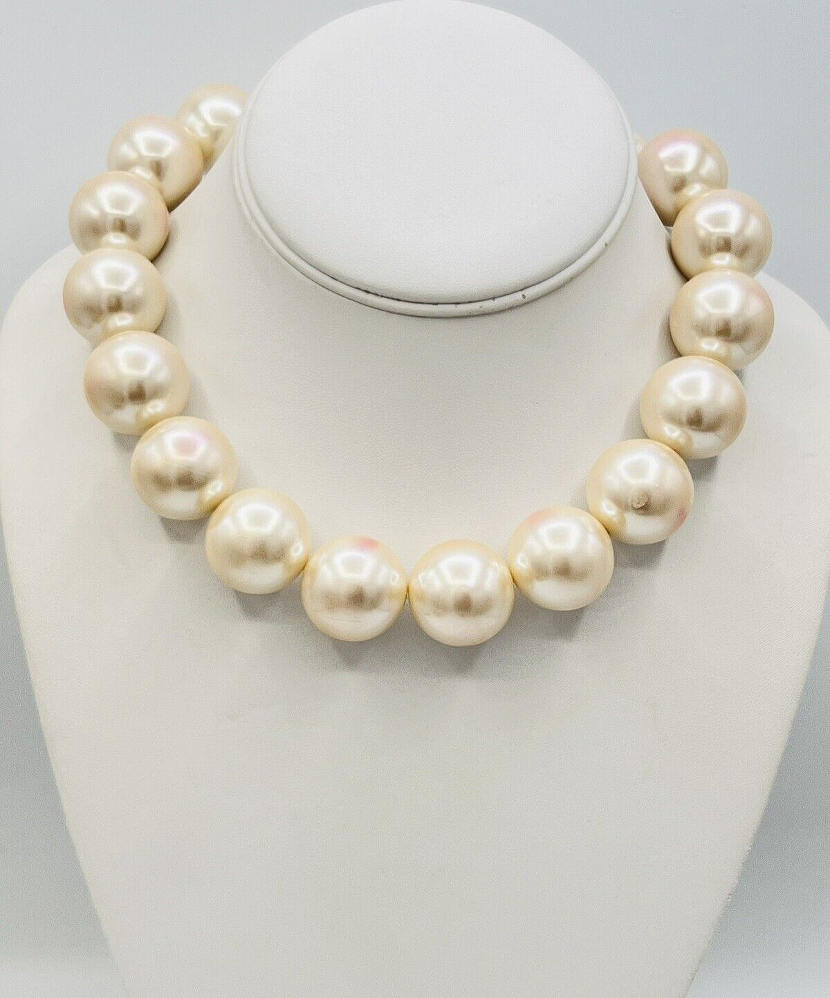 Vintage Faux Pearl Bauble Necklace Pearlescent Pink Luster