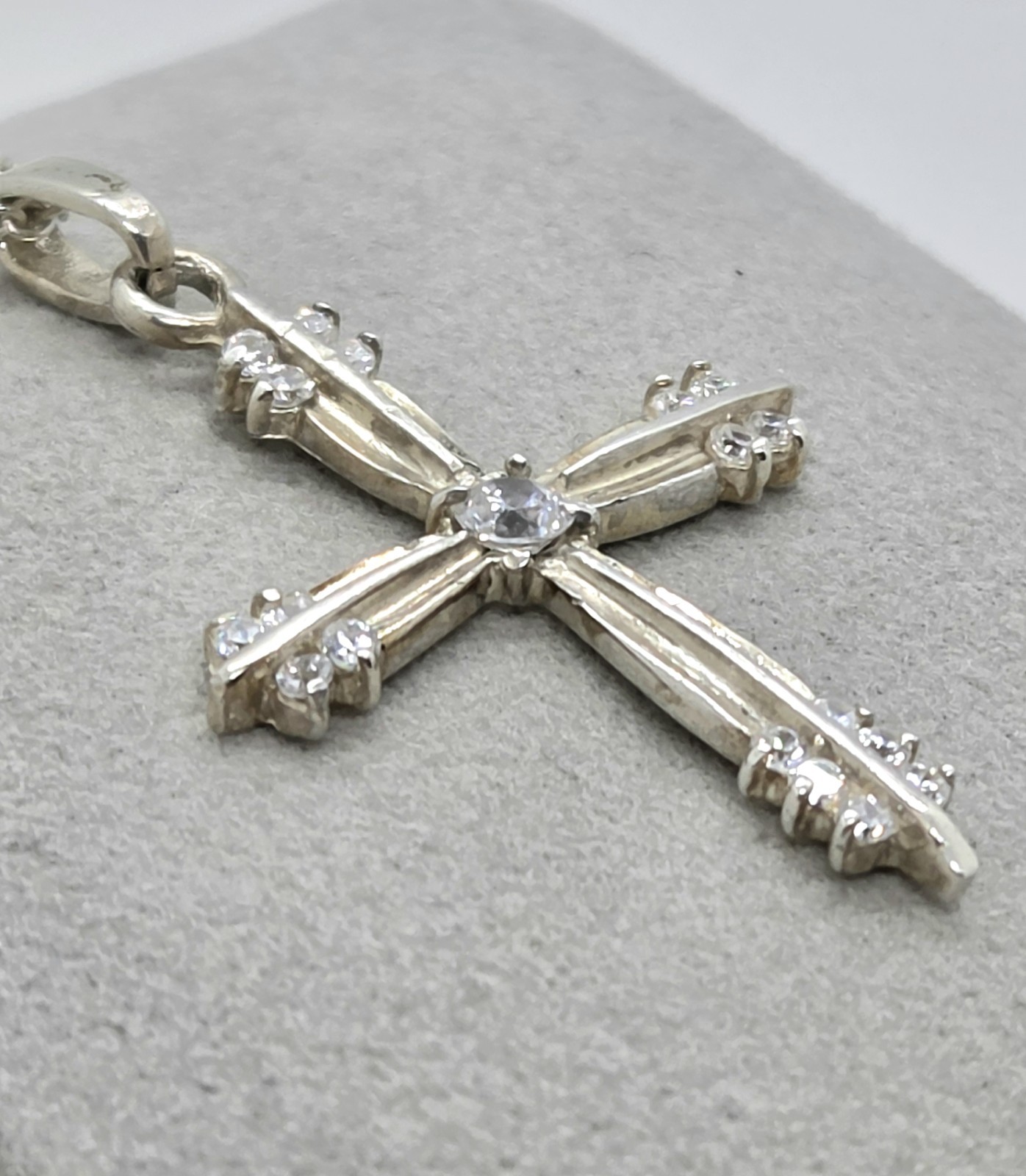 Vintage Avon Sterling Silver 925 Cubic Zirconia Cross Pendant Chain Necklace 19″