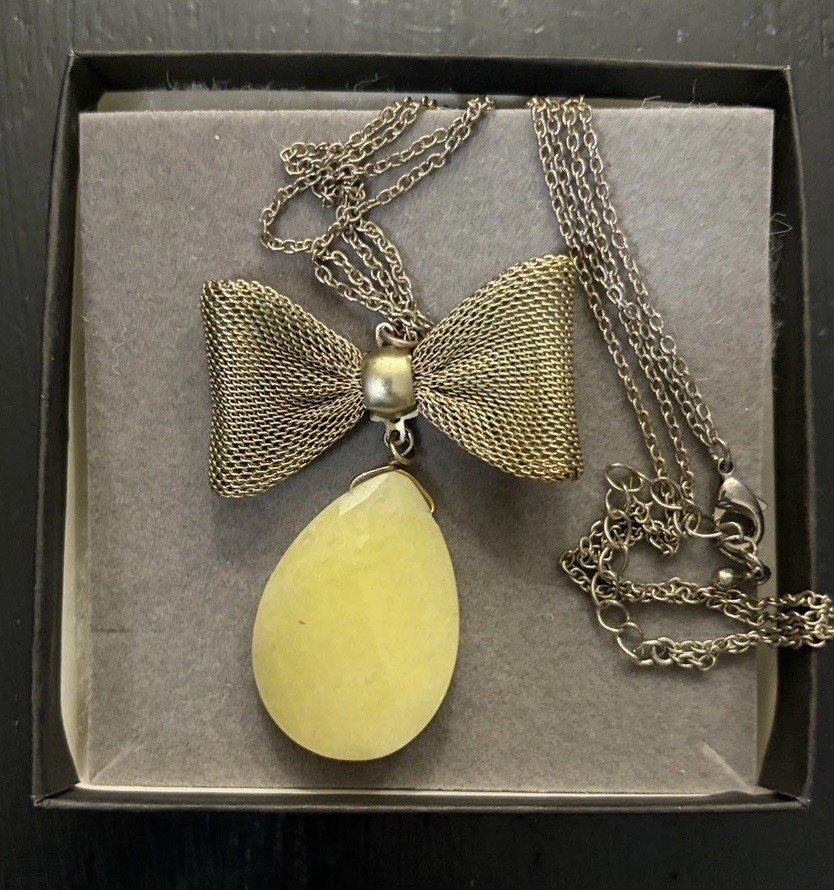 To Die For Gold Mesh Bow & Tear Drop pendant in a pale lemon texture stone, 🤩✨