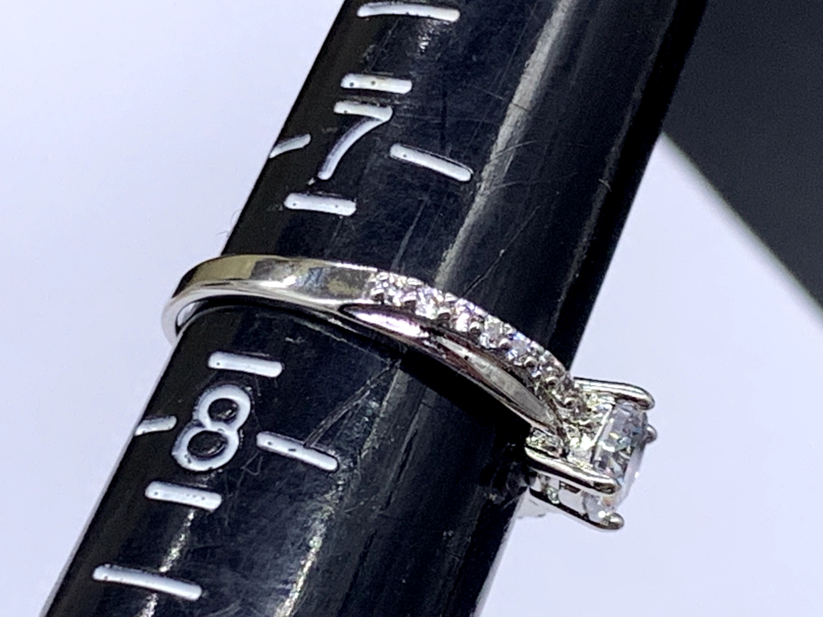 SILVER PLATED DIAMANTE SOLITAIRE ENGAGEMENT INFINITY RING SIZE 7.5