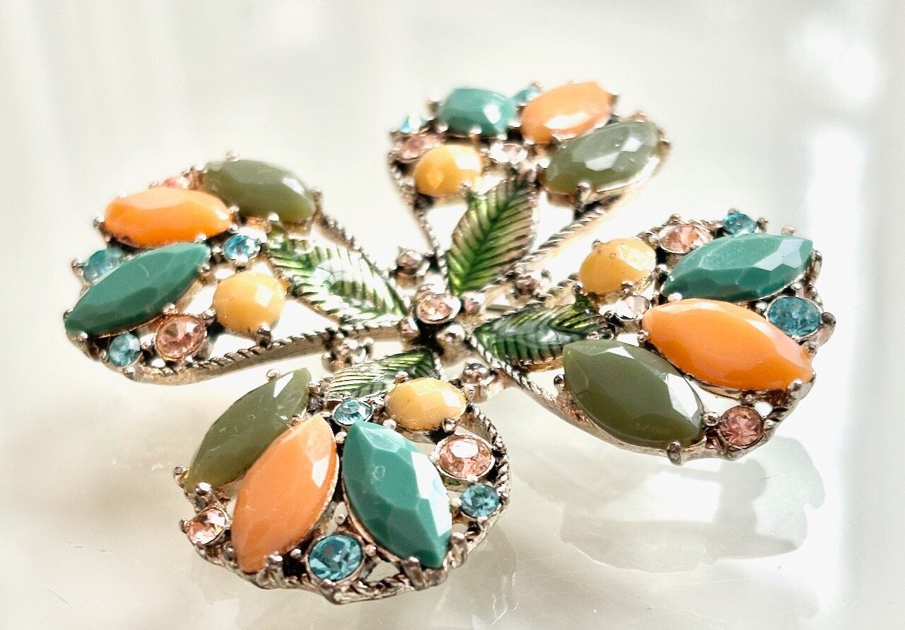 RHINESTONE FLOWER BROOCH,FLOWER FASHION PIN, EASTER JEWELRY,SOFT COLOR PALATE