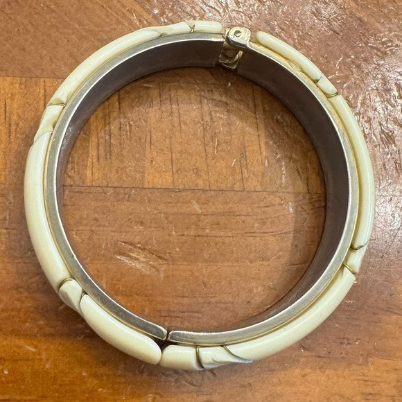 Vintage Lucite Bangle Bracelet 1950s Hinged Clamper MCM 60s Cream Gold Jewelry