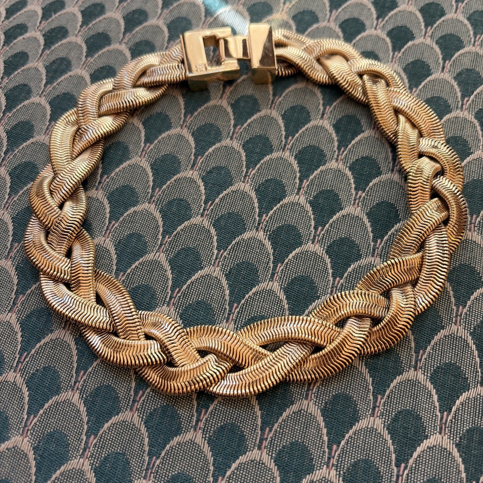 Vintage Givenchy Gold Tone 16”ChokerNecklace- Signed Logo Clasp Chunky