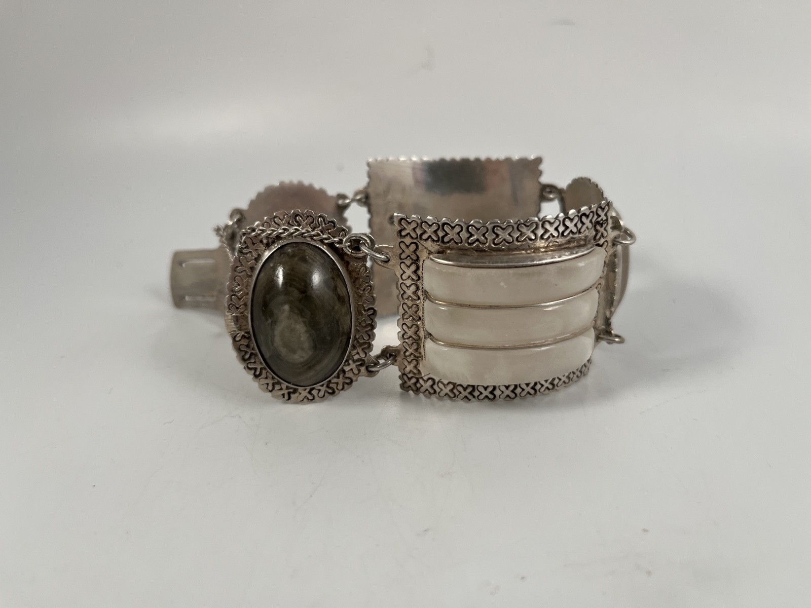 VINTAGE SILVER MEXICO BEIGE & WHITE AGATE PANEL BRACELET 7.25