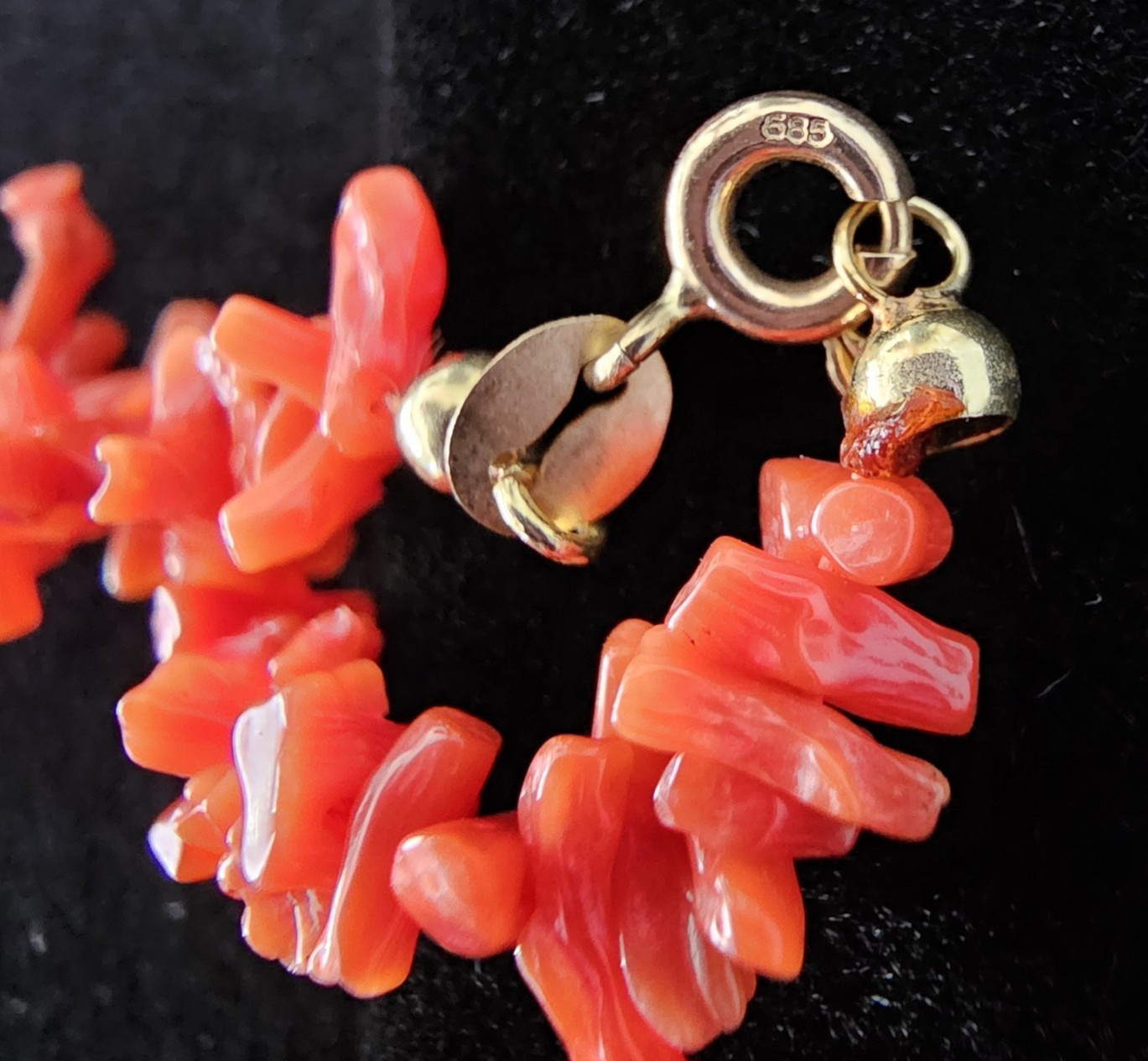 Vtg Dainty Red Orange Branch Coral Bracelet 585 Italy 14K Gold Clasp 7.75″ Boho