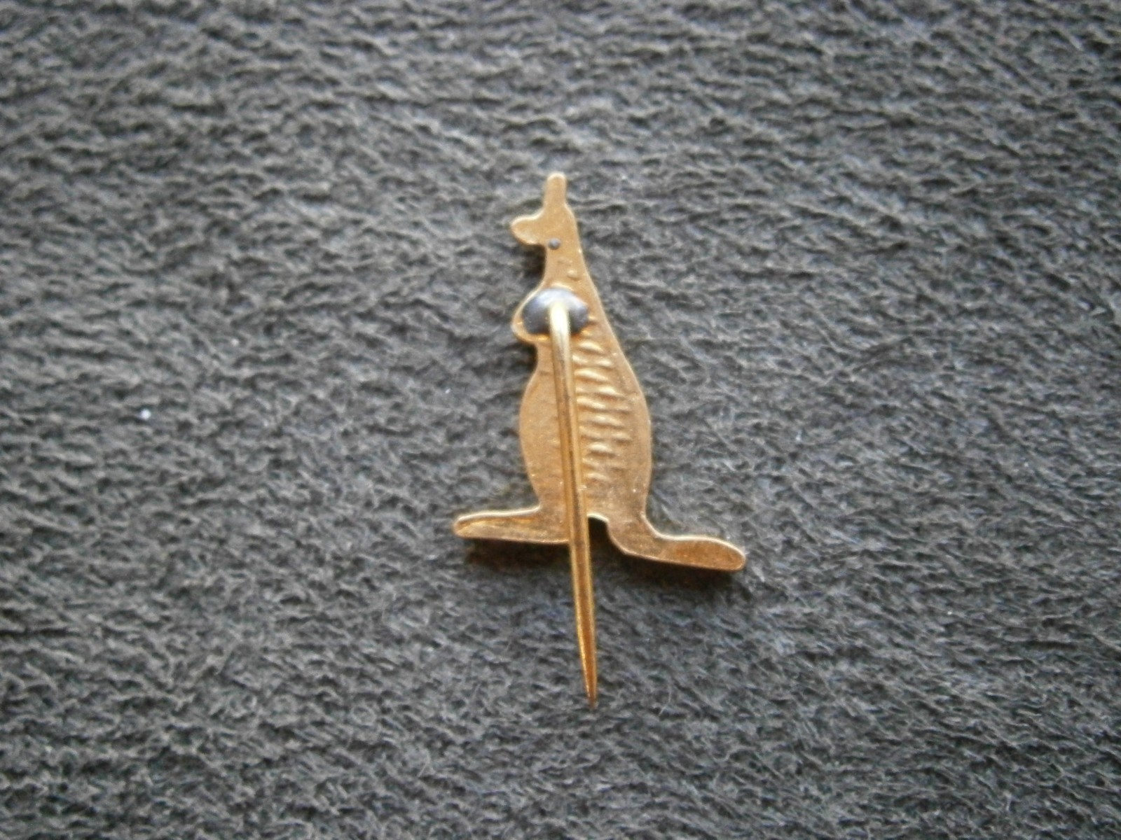 Kangaroo Australia Vintage Goldtone SHORT Stick Pin Lapel Pin