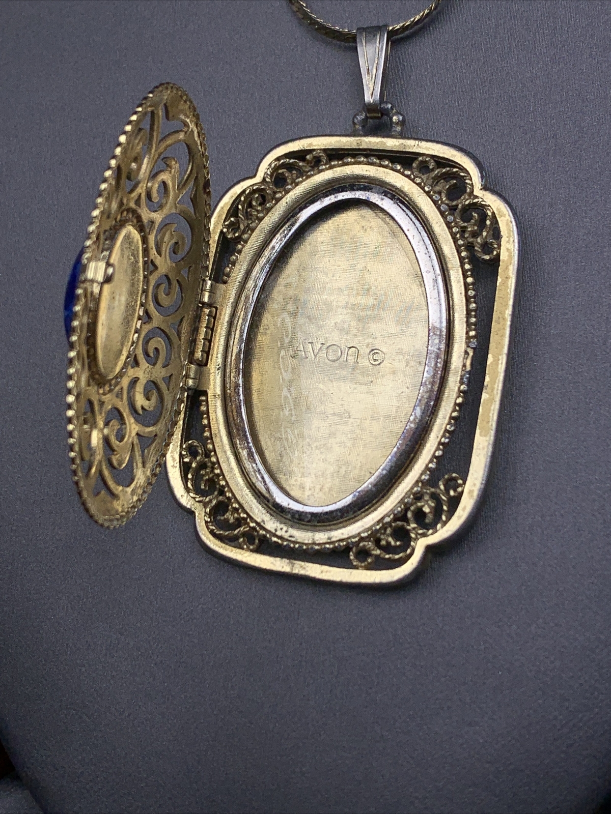 Vintage Necklace Signed Avon Hidden Picture Locket Faux Lapis Lazuli￼ Pendant 22