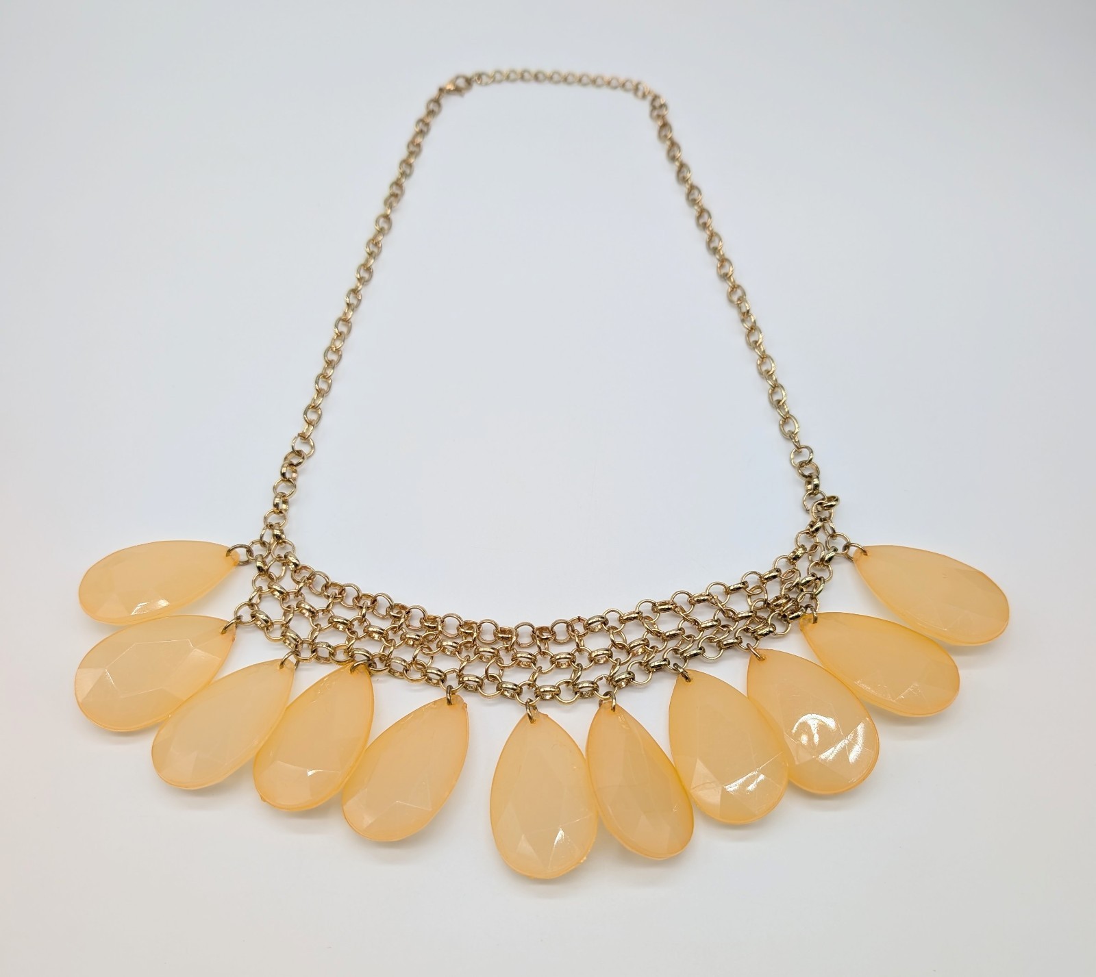 Vtg Peach Acrylic Lucite Teardrop Bead Faceted Bib Necklace Gold Tone 24″
