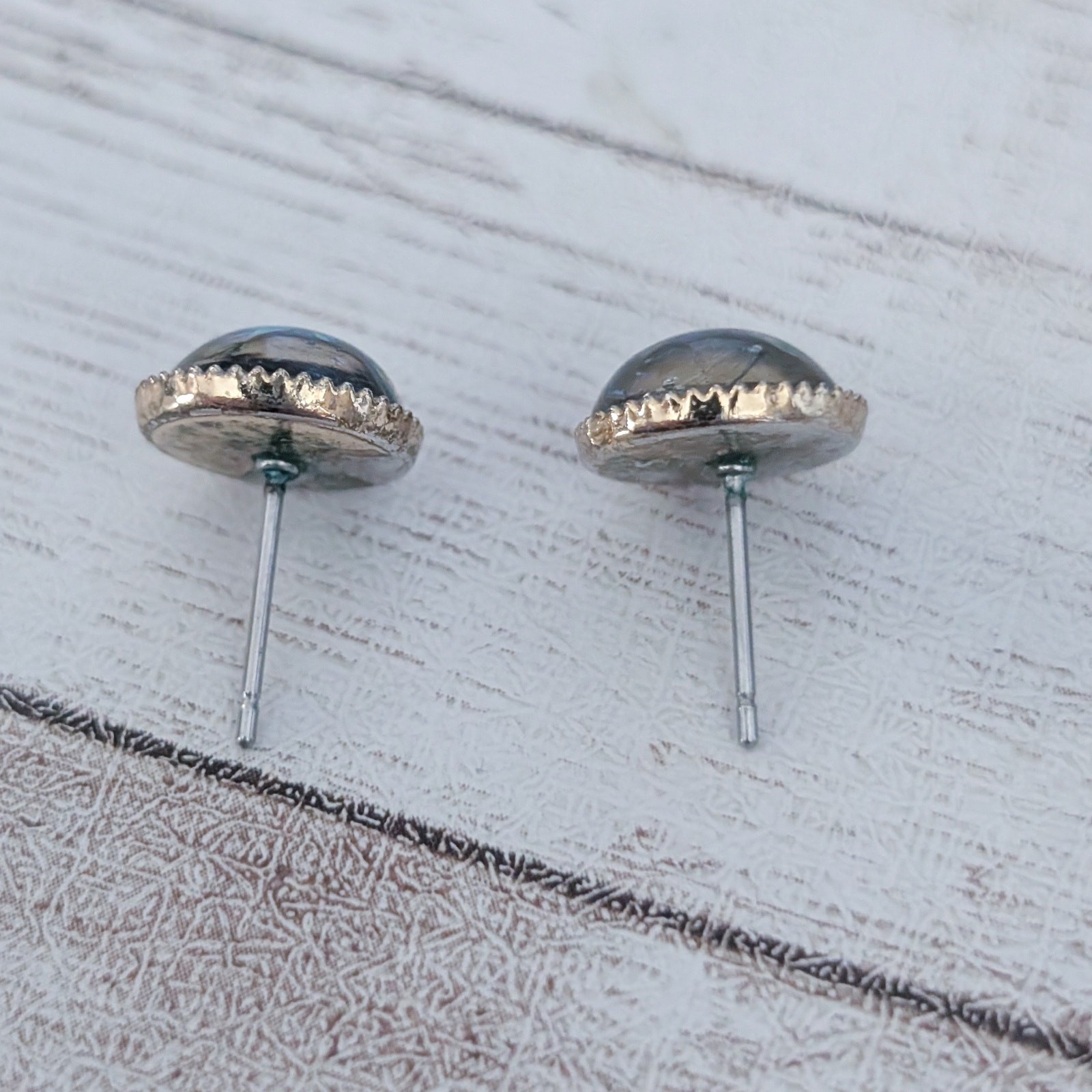 Vintage Stud Earrings Small & Unusual Dichroic Glass? – Tarnished