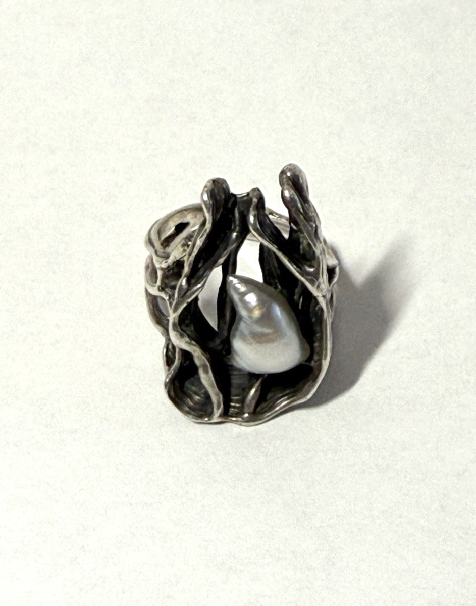 VINTAGE BRUTALIST STERLING SILVER & GRAY BAROQUE PEARL RING SIZE 6 1/2