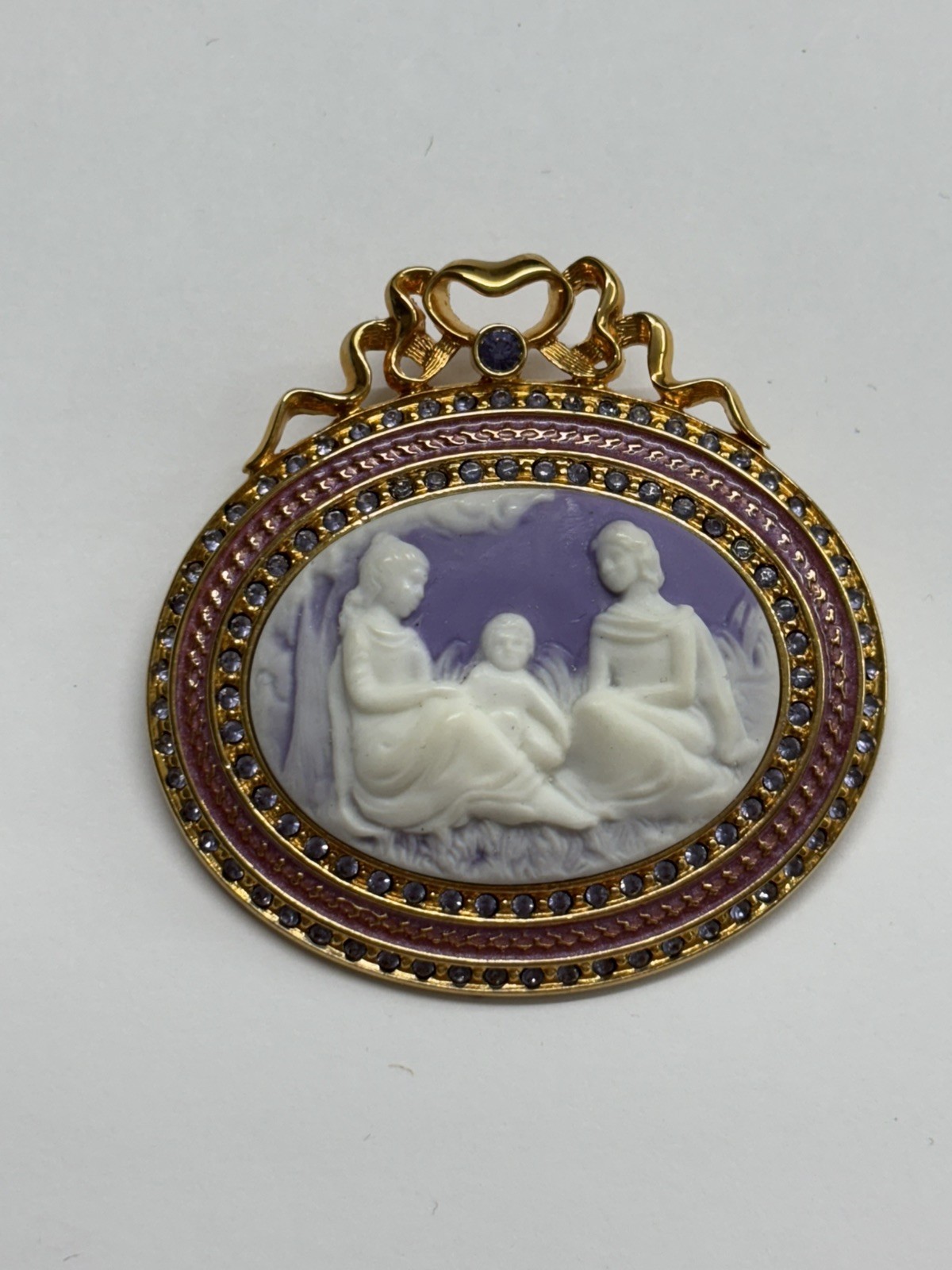 Joan Rivers Gold Tone purple Cameo Rhinestones Brooch Pin