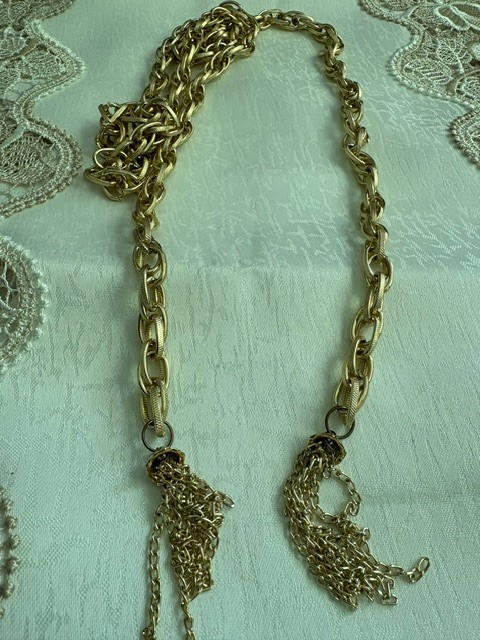 Vintage 50″ Gold‑Tone Tassel Lariat Chain Belt Necklace – Lightweight Boho Chic