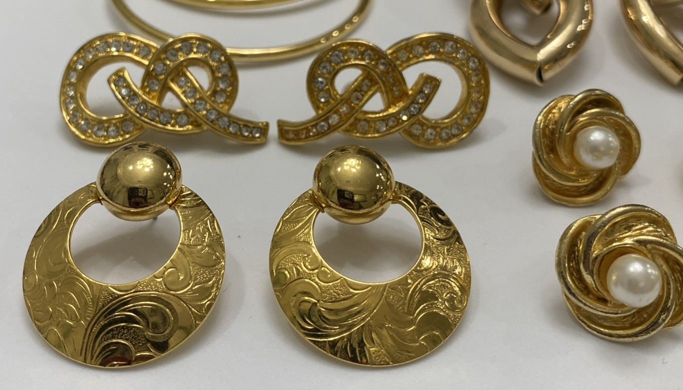 ✨Vintage To Now Lot Of 9 Pairs Beautiful Gold Tone Estate Pierced Earrings✨