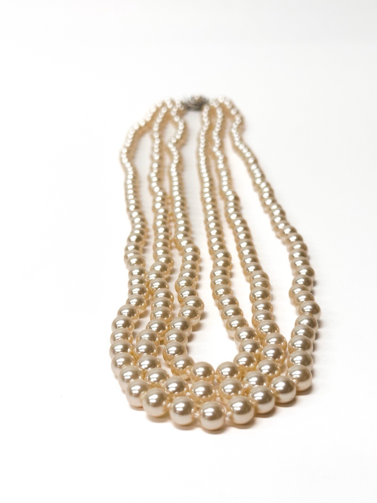 CAMROSE & KROSS JBK TRIPLE STRAND PEARL NECKLACE WITH FLOWER CLASP 27 INCHES
