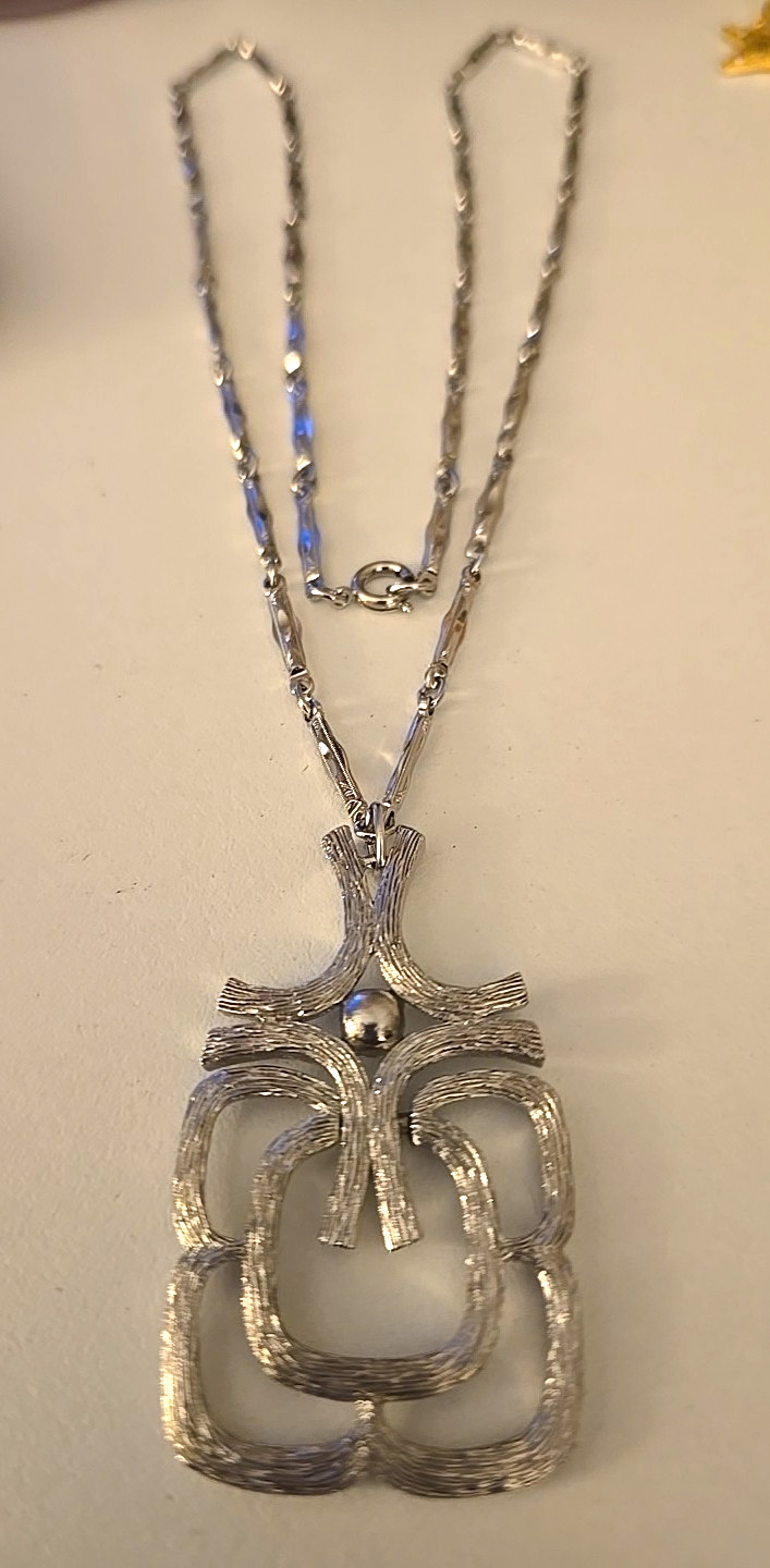 VINTAGE SIGNED AVON SILVERTONE ARTICULATED PENDANT BAR LINK CHAIN NECKLACE 24”