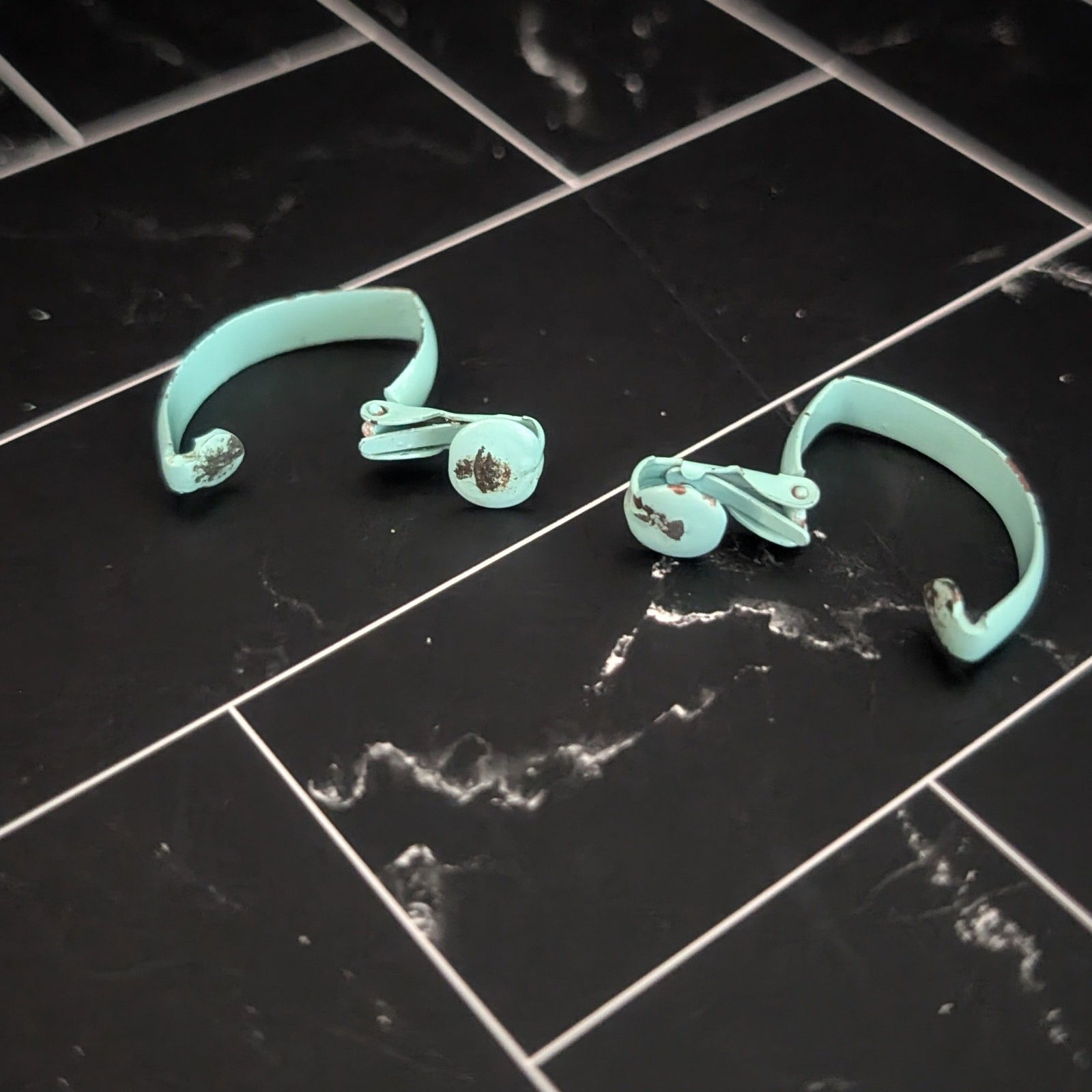 Vintage Clip On Earrings 1″ Aqua Blue Elongated Folded Hoop Retro