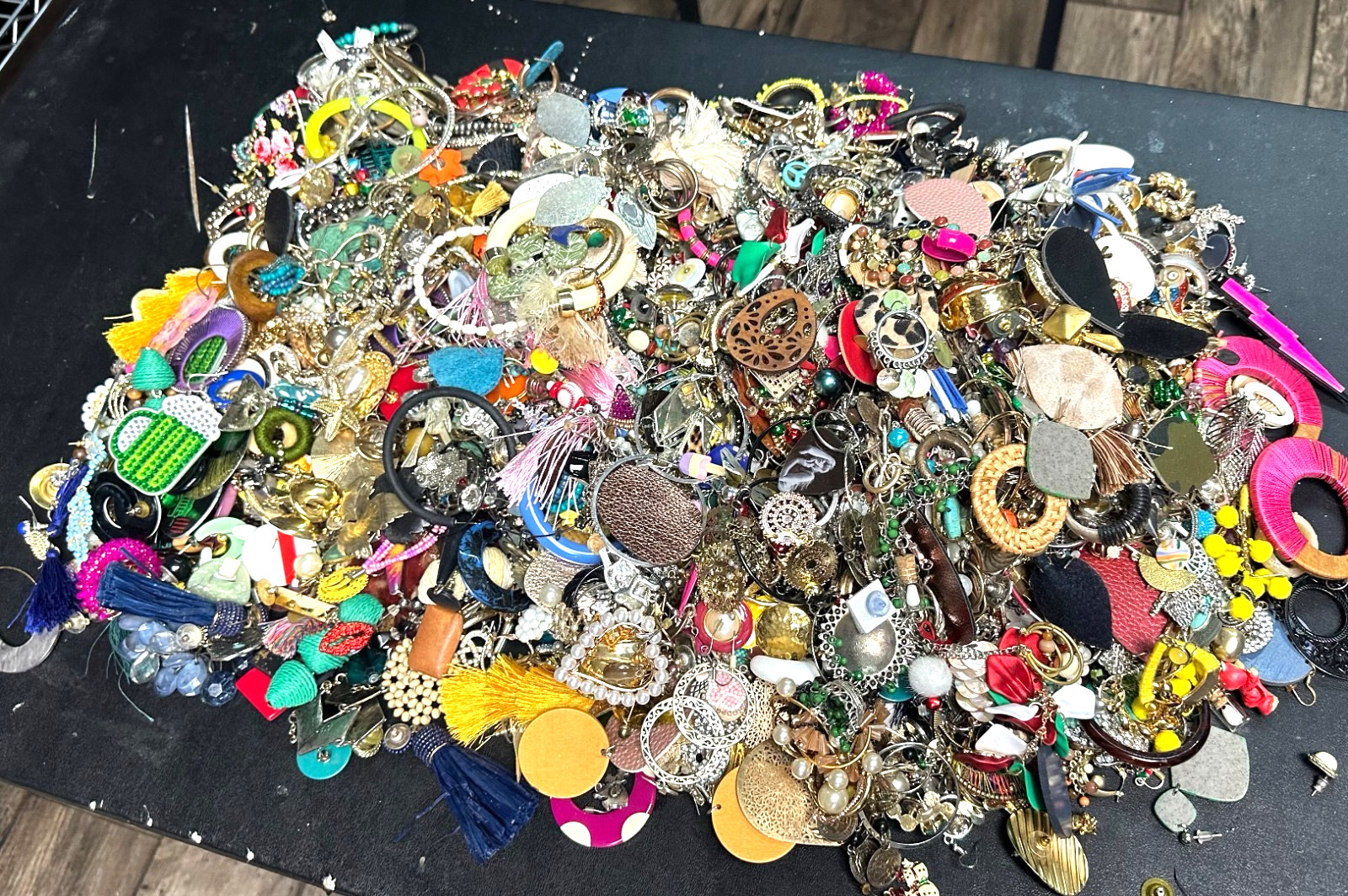 15.8 Pounds Pierced Vintage To Fashion Mixed Metals Earrings Jewelry Lot #69